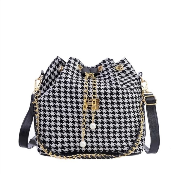 Houndstooth Print Drawstring Tassel Bucket Bag - Picture 1 of 8